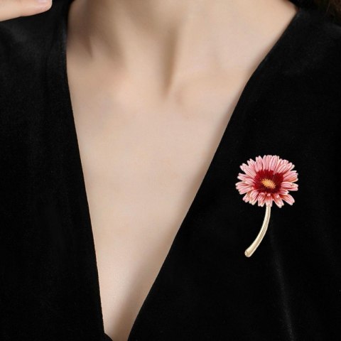 Broszka ozdobna emaliowana różowa stokrotka BZ199