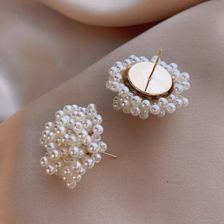 Kolczyki efektowne sztyft, okrągłe, koraliki białe, perełki 2,6cm K1714